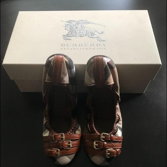 Authentic Burberry Ballerina Flat - Picture 1 of 8